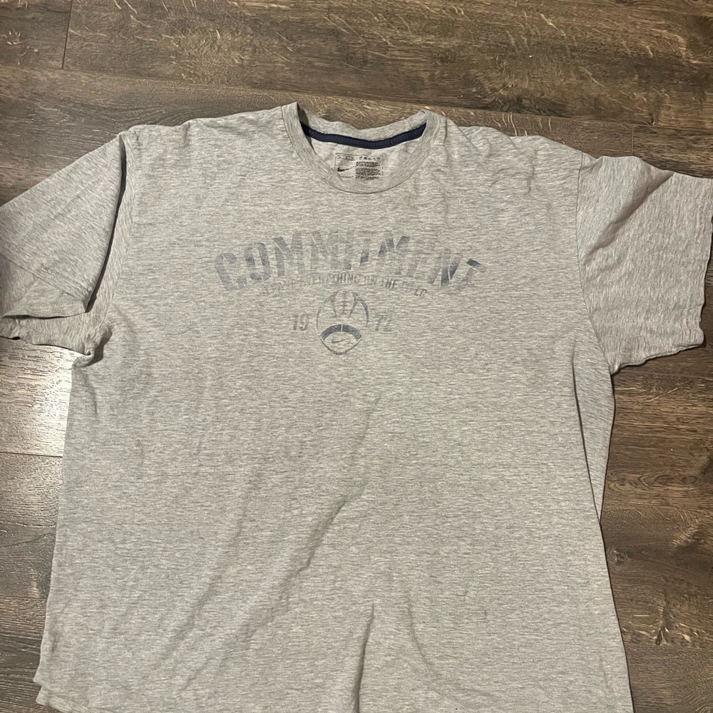 Nike Light Gray Graphic Tee